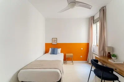 Spavaća soba; prirodno svjetlo, moderni stil