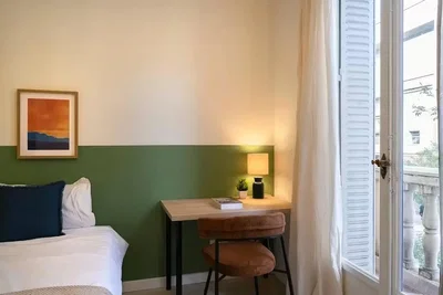 Camera da letto; luce naturale, stile moderno