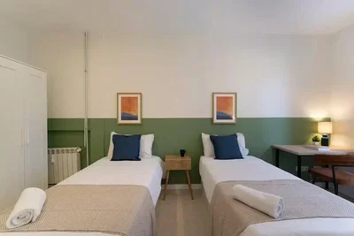 Camera da letto; luce naturale, stile moderno