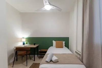 Camera da letto; luce naturale, stile moderno