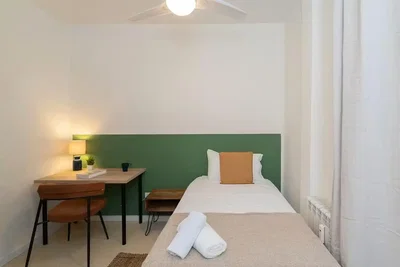 Camera da letto; luce naturale, stile moderno
