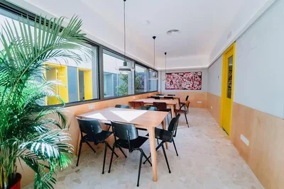 Comedor; luz natural, suelo de baldosas
