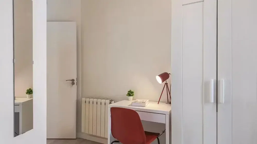 Camera da letto; luce naturale, stile moderno