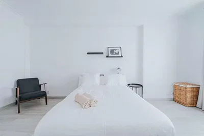 Schlafzimmer; tageslicht, holzboden, renoviert