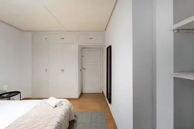 Spavaća soba; drveni pod, prirodno svjetlo, renoviran