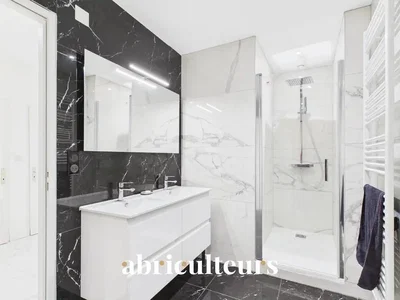 Badezimmer; fliesenboden, renoviert, tageslicht