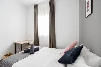 Yatak odası; doğal ışık, modern stil