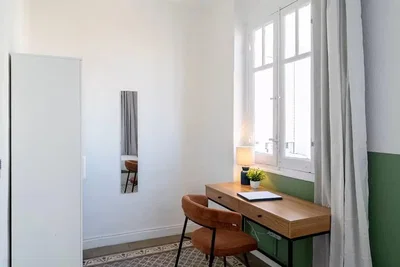 Ložnice; přirozené světlo, moderní styl