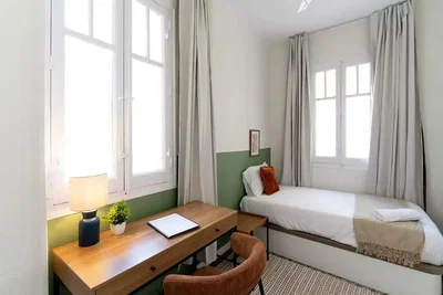 Ložnice; přirozené světlo, moderní styl
