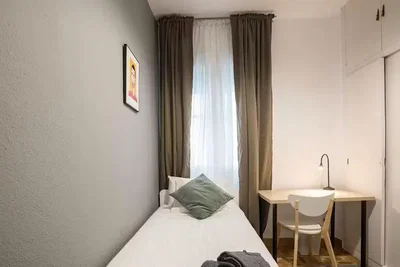 Bedroom; natural light, modern style