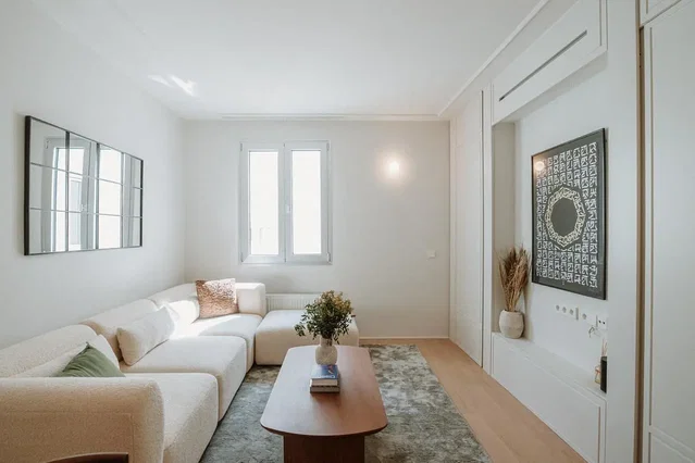 Salón; luz natural, suelo de madera