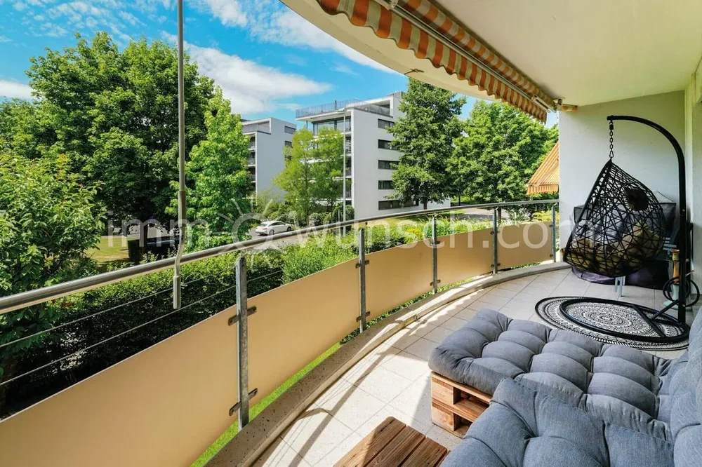 Balkon; manzara, doğal ışık, fayans zemin