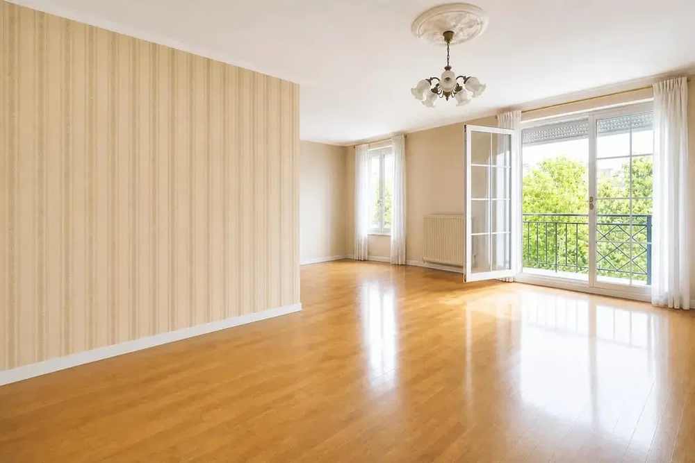 Wohnzimmer; holzboden, tageslicht
