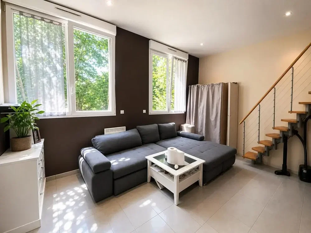 Wohnzimmer; tageslicht, fliesenboden