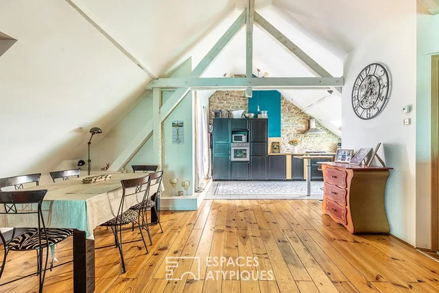 Sala de estar; chão de madeira, luz natural, estilo rústico