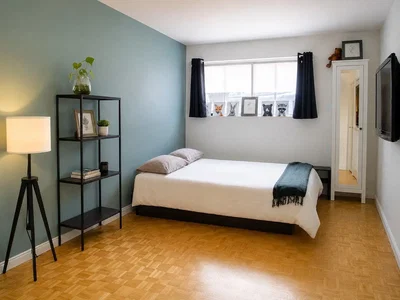 Chambre; parquet, lumière naturelle