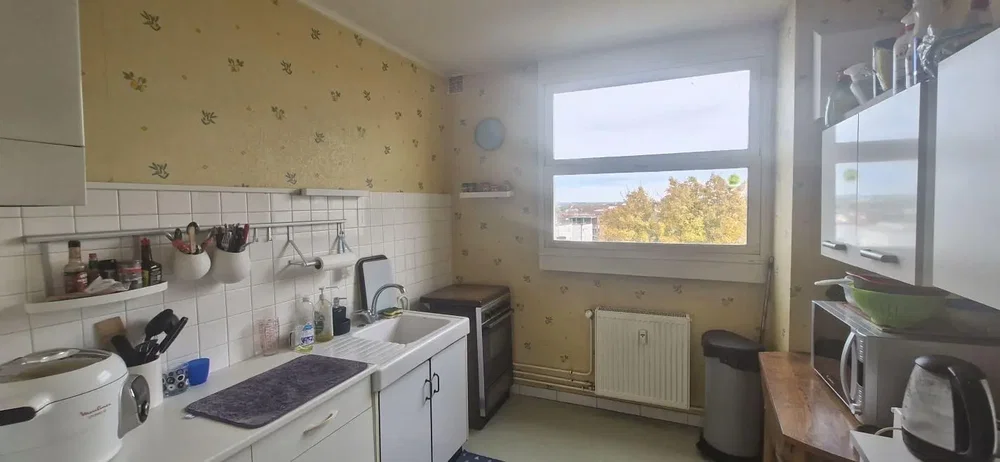 Küche; küchengeräte, blick, tageslicht, renovierungsbedürftig