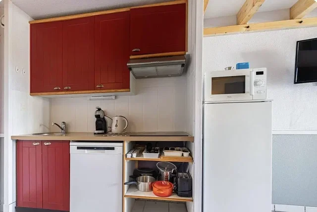Küche; küchengeräte, holzbalken, tageslicht