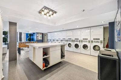 Salon; carrelage, rénové, lumière naturelle