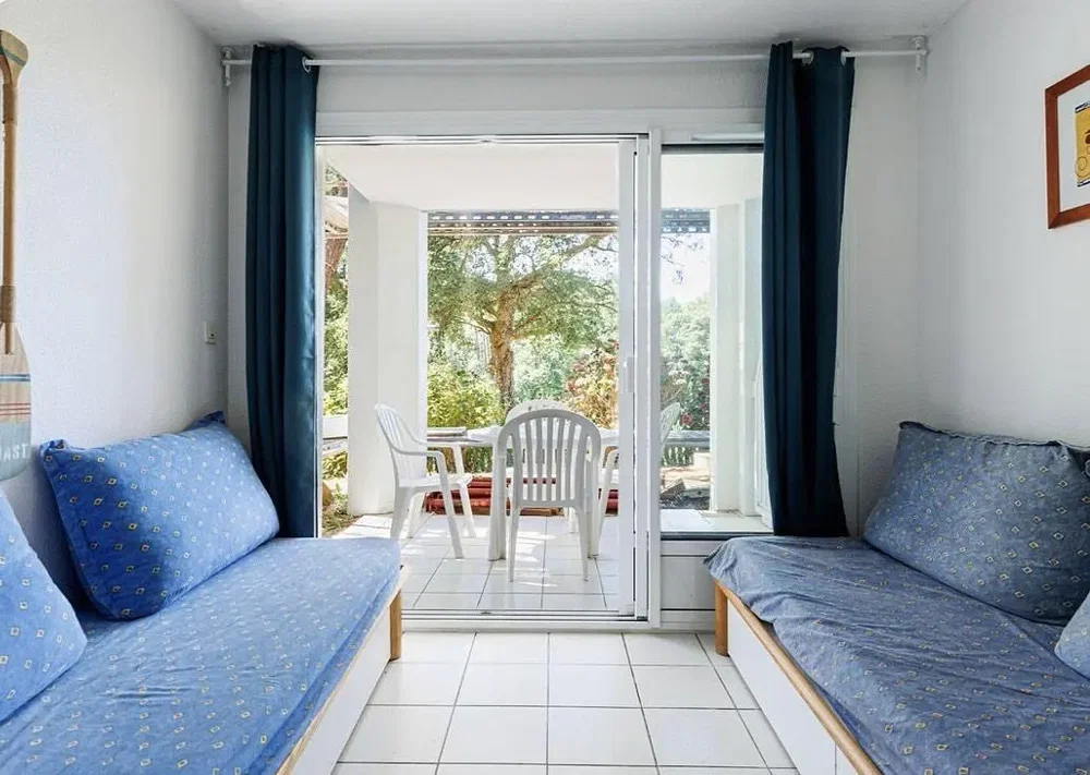 Wohnzimmer; tageslicht, fliesenboden