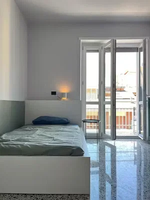غرفة نوم; ضوء طبيعي, أرضية من البلاط