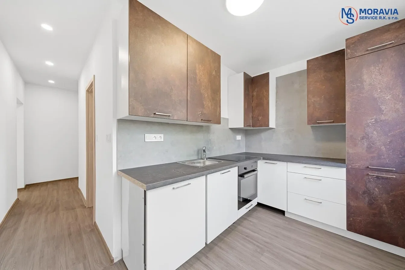Küche; küchengeräte, holzboden, tageslicht, renoviert, moderner stil