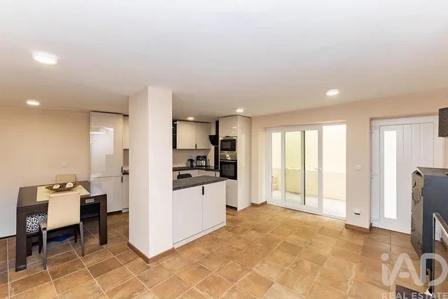 Kitchen; tile floor, kitchen appliances, natural light