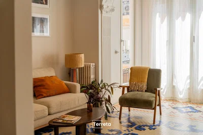 Oturma odası; doğal ışık, modern stil