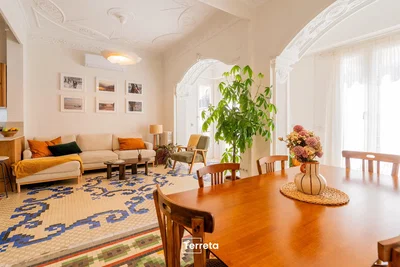 Oturma odası; doğal ışık, modern stil