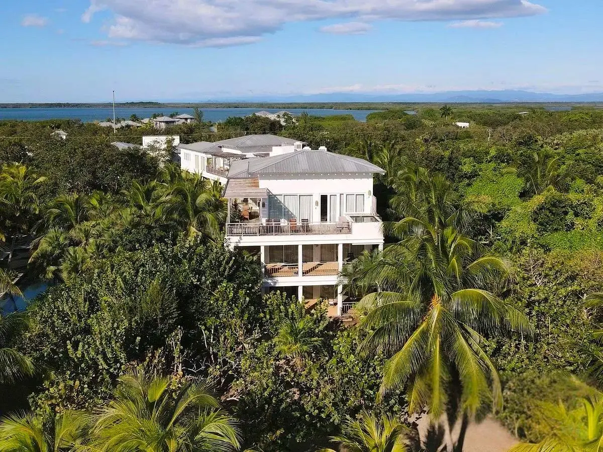 House and surroundings; view, natural light