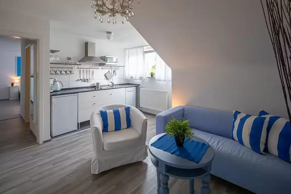 Living room; natural light, wood floor, modern style