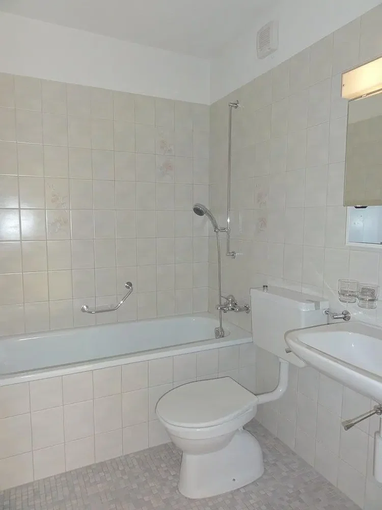 Badezimmer; fliesenboden