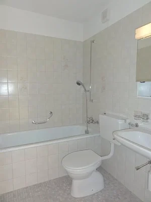 Badezimmer; fliesenboden
