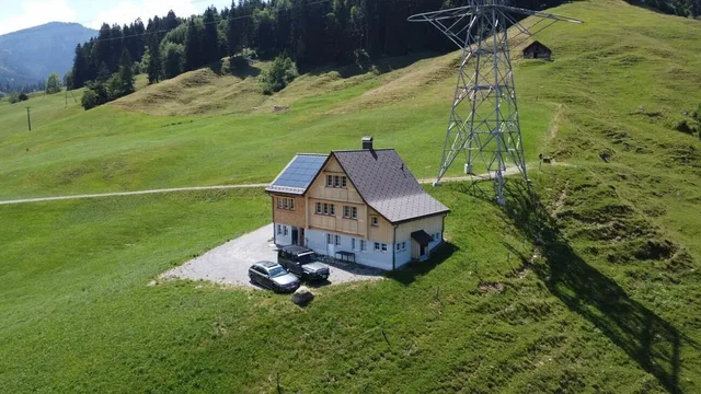 Dům a okolí; výhled