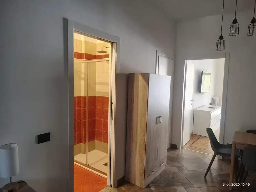Kupaonica; pločice, prirodno svjetlo