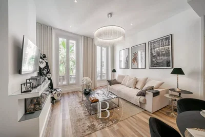 Salon; parquet, lumière naturelle, style moderne