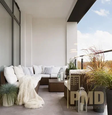 Balcone; luce naturale, pavimento in piastrelle, vista