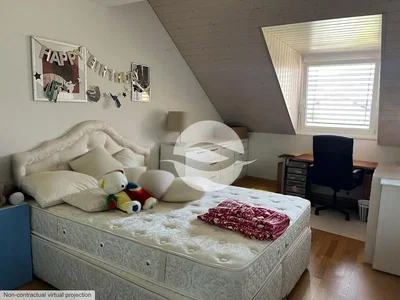 Schlafzimmer; holzboden, tageslicht