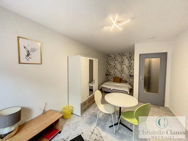 Schlafzimmer; holzboden, tageslicht, moderner stil