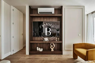 Woonkamer; moderne stijl, natuurlijk licht, houten vloer
