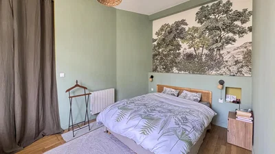Schlafzimmer; holzboden, tageslicht