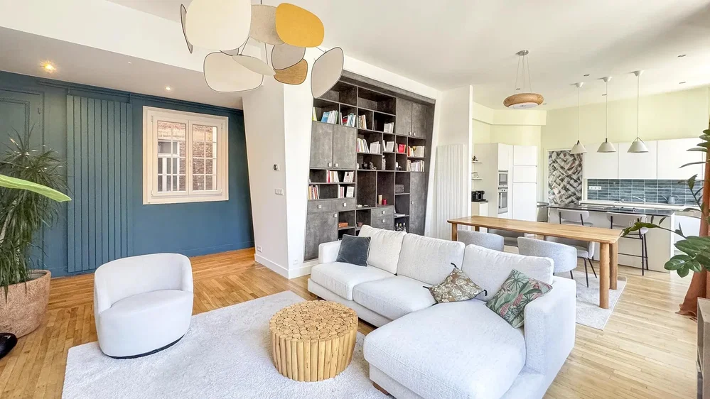 Wohnzimmer; holzboden, tageslicht, moderner stil