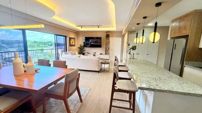 Obývací pokoj; výhled, kuchyňské spotřebiče, přirozené světlo, moderní styl, dřevěná podlaha