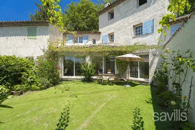 Maison et environs; lumière naturelle, rénové