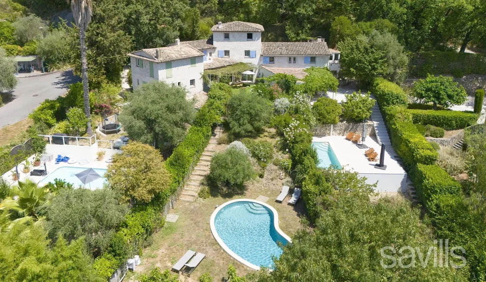 Maison et environs; vue, lumière naturelle