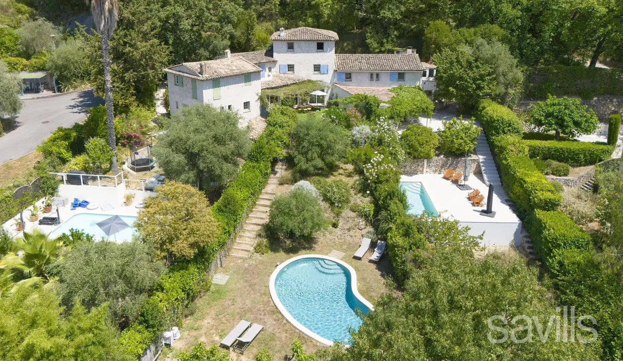 Maison et environs; vue, lumière naturelle