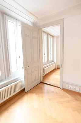Schlafzimmer; holzboden, tageslicht
