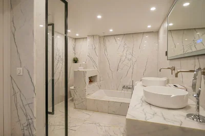 Badezimmer; fliesenboden, renoviert, tageslicht