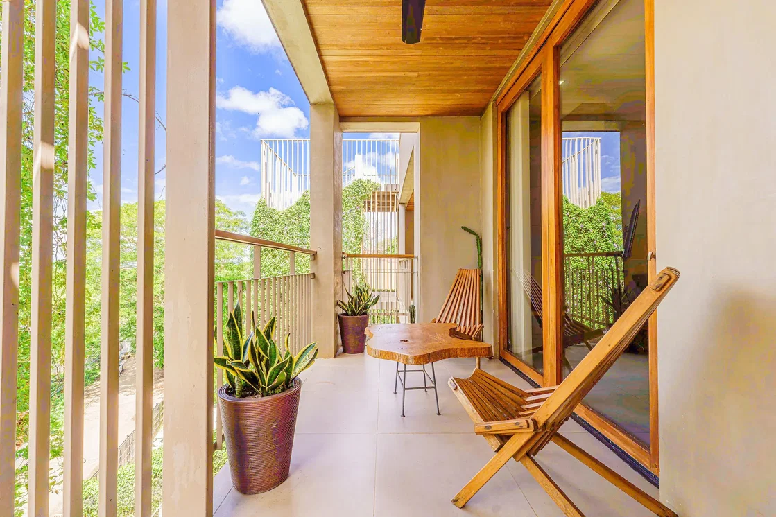 Balkon; doğal ışık, manzara