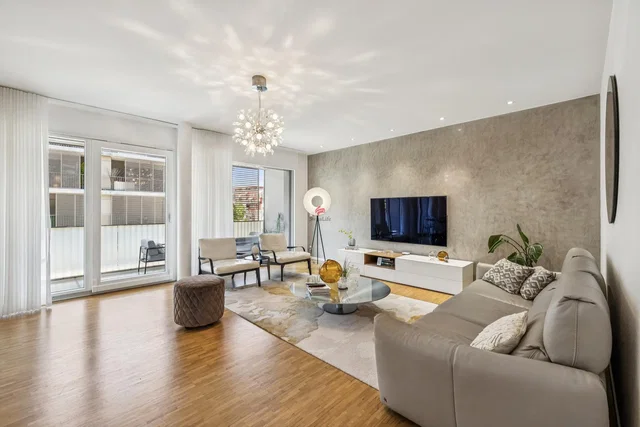 Living room; wood floor, natural light, modern style